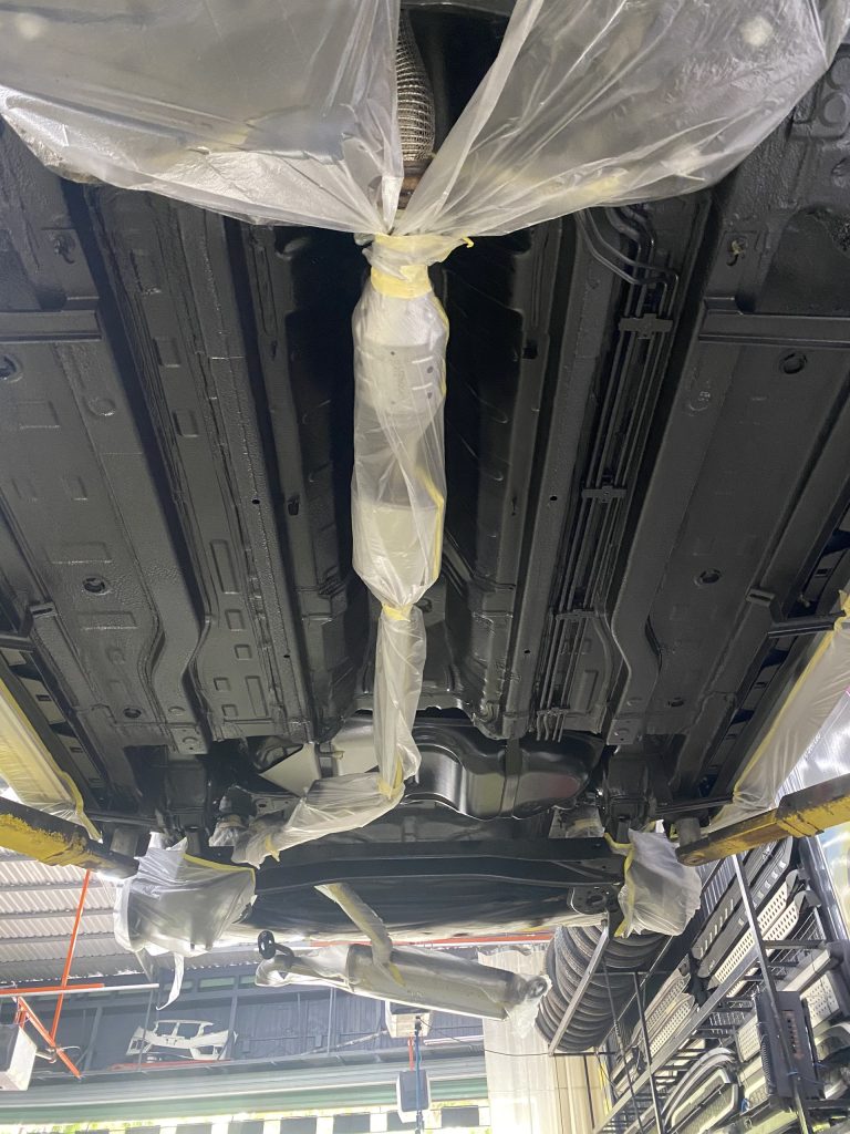 Bọc các thiết bị không liên quan khi phủ gầm ceramic xe hơi Bọc các thiết bị không liên quan khi phủ gầm ceramic xe hơi